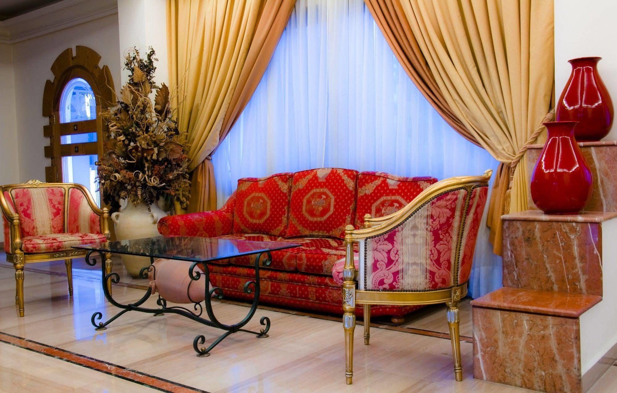 White House Apartment *