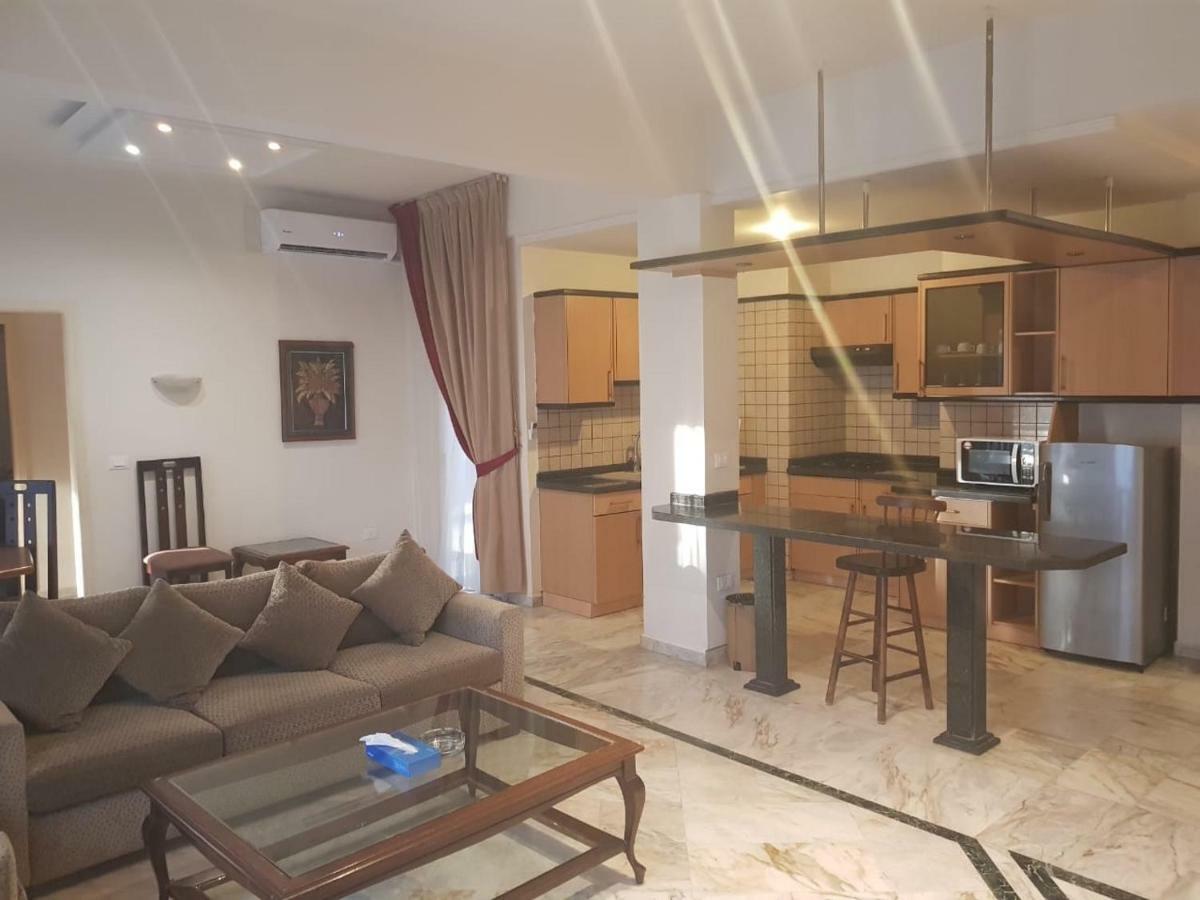 White House Apartment *